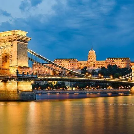 Daire Hendrix Over The Centre Budapeşte